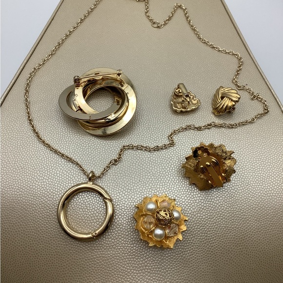 Vintage 90s Gold Tone Jewelry Lot / 4 Items - Picture 8 of 9